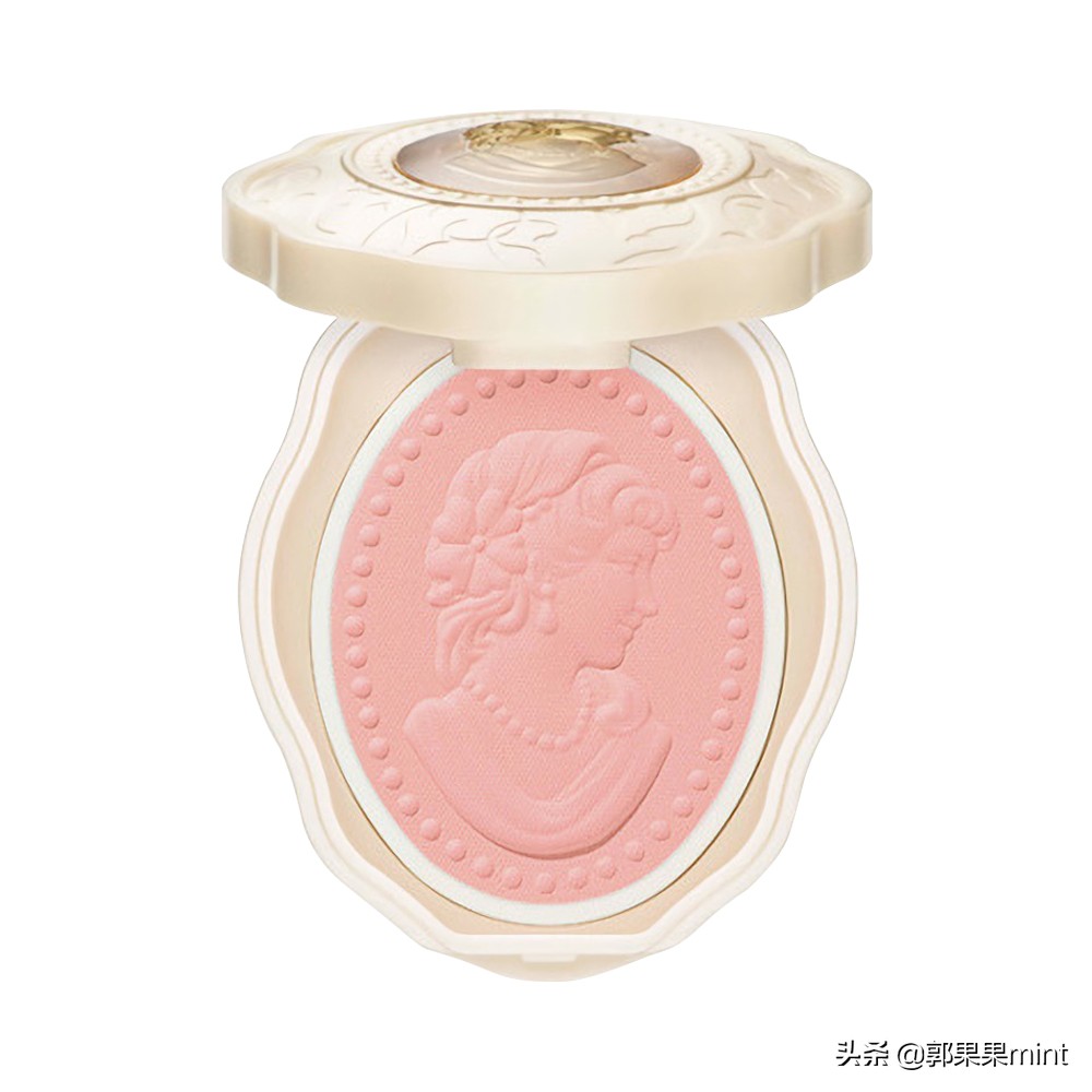 夏日妆容小心机，出门约会就靠它啦