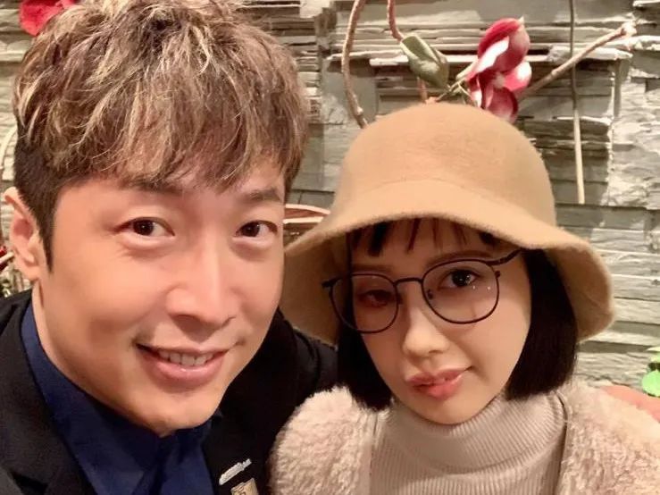 香港女明星癌症治愈 (香港女歌手抗癌八年放弃治疗)