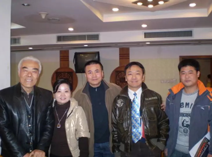 这所高校已培养近百万校友,这所大学培养了很多人才英语