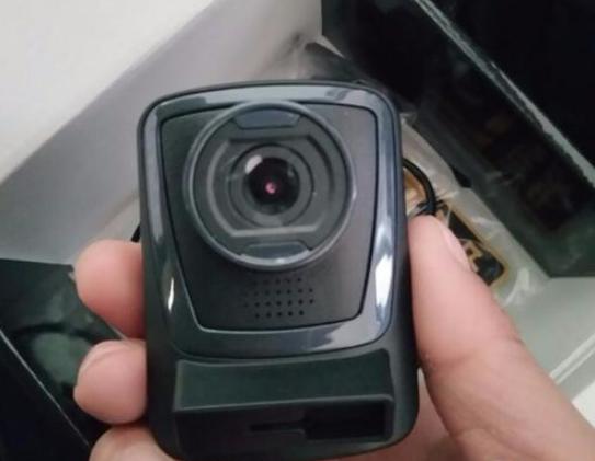 如何安装行车记录仪前后双镜头,如何安装行车记录仪后倒车影像