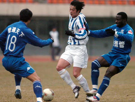 重温赛事-联赛落幕，深圳鲁能冠亚军，2004年中超联赛（第22轮）