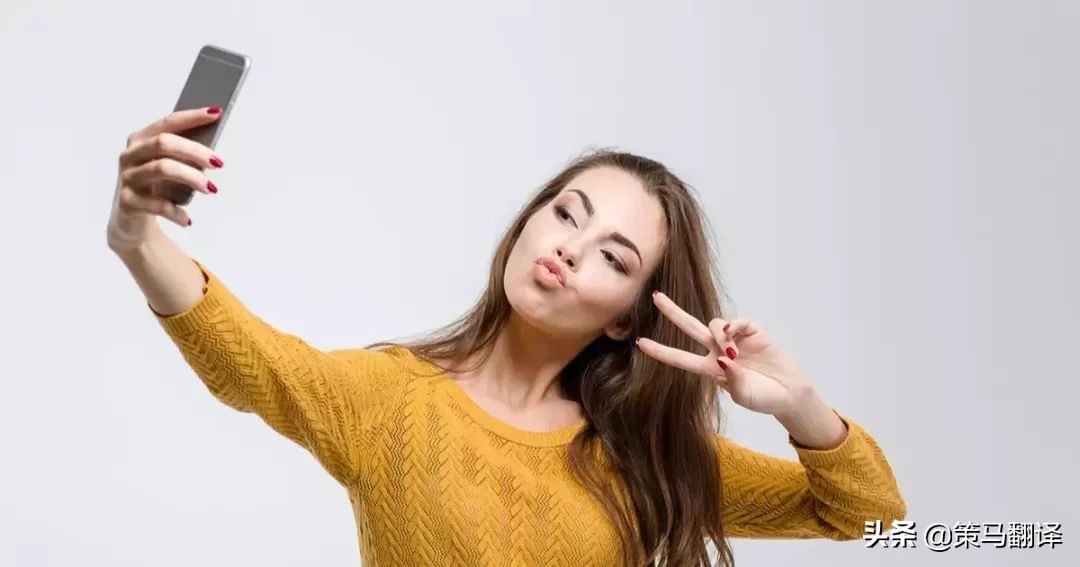 双语｜自拍比剪刀手暴露指纹信息？有人不这么觉得