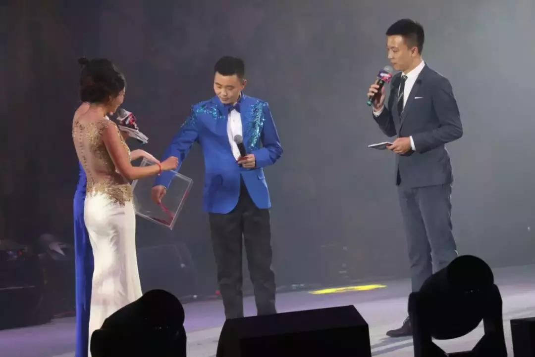 陈瑞庄心妍还有谁,庄心妍沈阳演唱会穿的红色西装