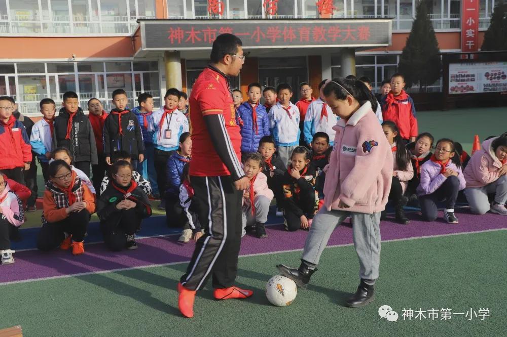 神木第一小学拔河比赛,小学体育优质课简报