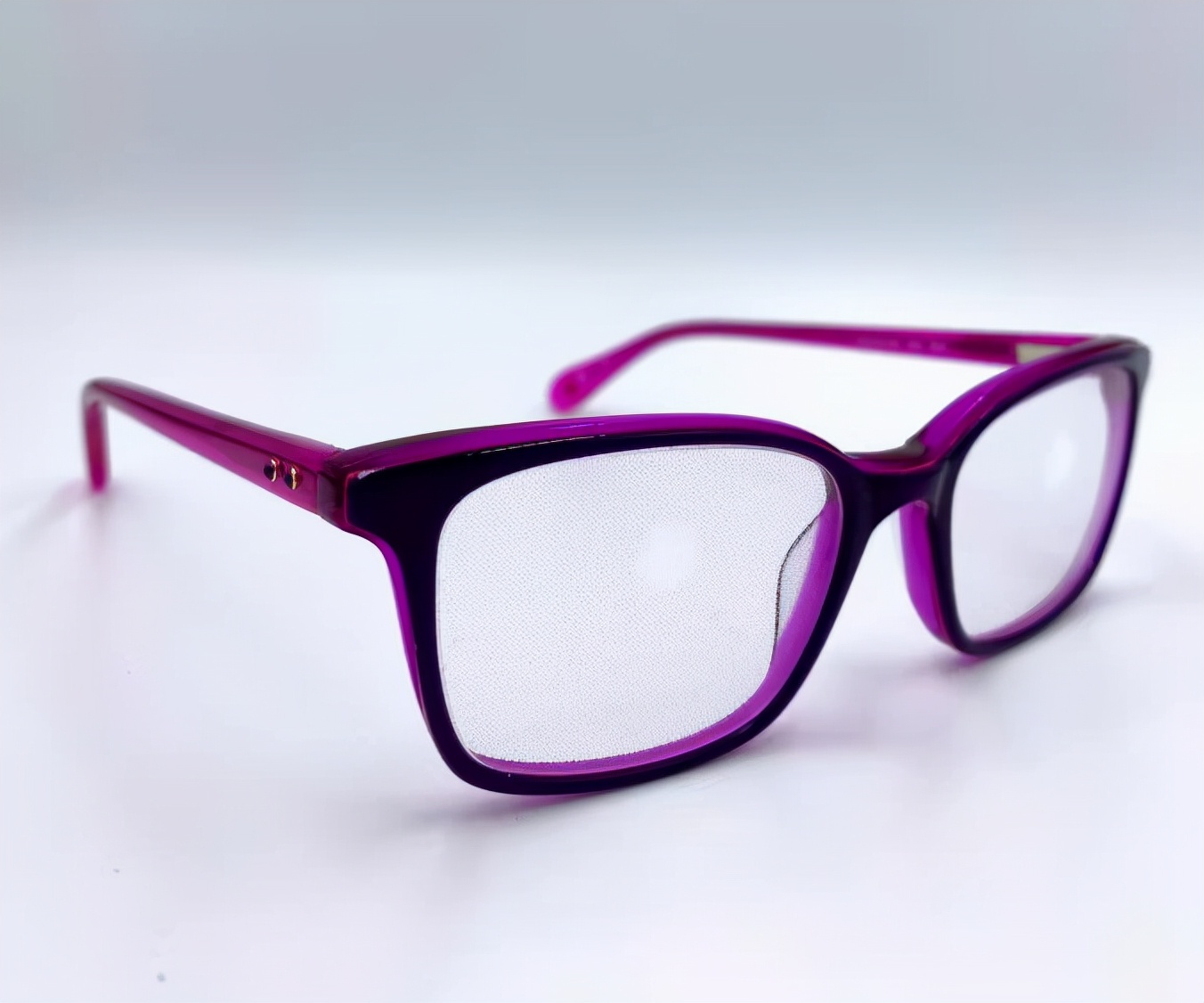 开启全生命周期视力健康管理新体验，依视路陆逊梯卡集团四大新品“进博首发”