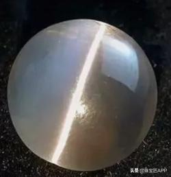 哪种宝石可能显猫眼效应,有猫眼效应却不值钱的宝石有哪些