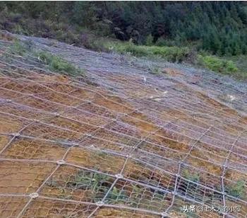 山体滑坡导致火车的侧翻,山体滑坡导致的火车事故