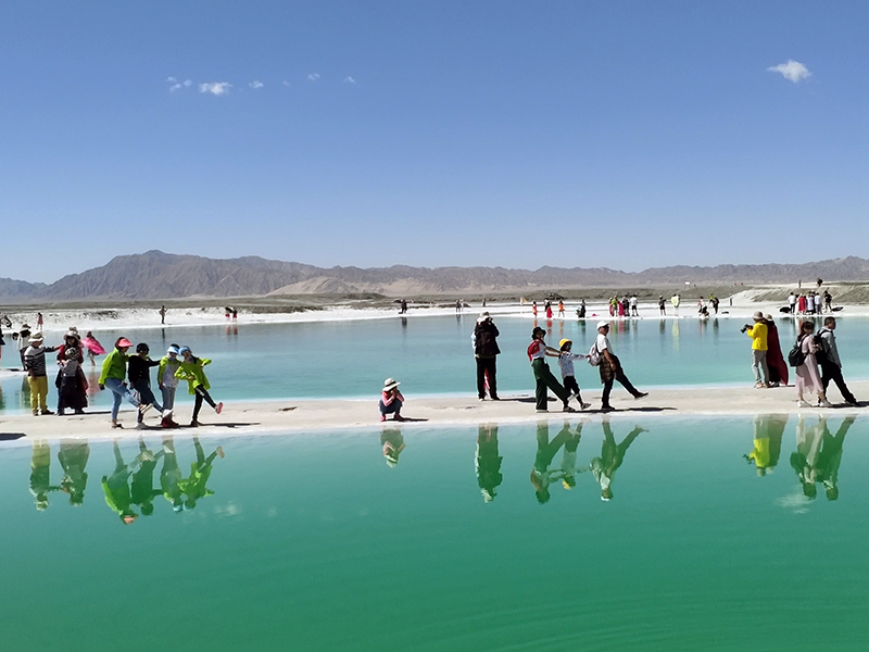 茶卡盐湖天空之镜离青海湖多远,大西北茶卡盐湖翡翠湖