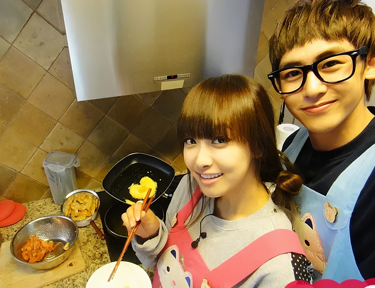 2pm尼坤现在人气,2pm尼坤精致脸庞受到韩国路人欢迎