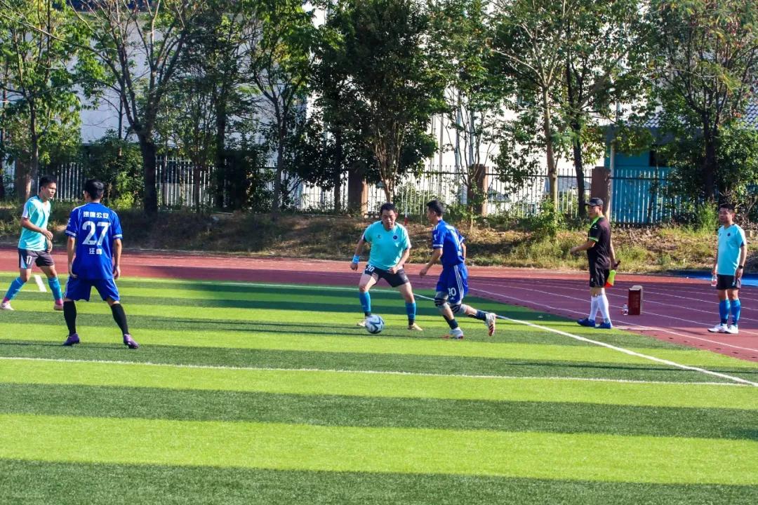 以球会友弘扬体育风尚,以球会友足球逐梦超级杯