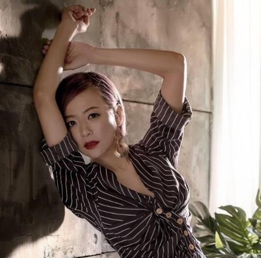 港姐梁敏仪结婚,港姐五强梁敏仪