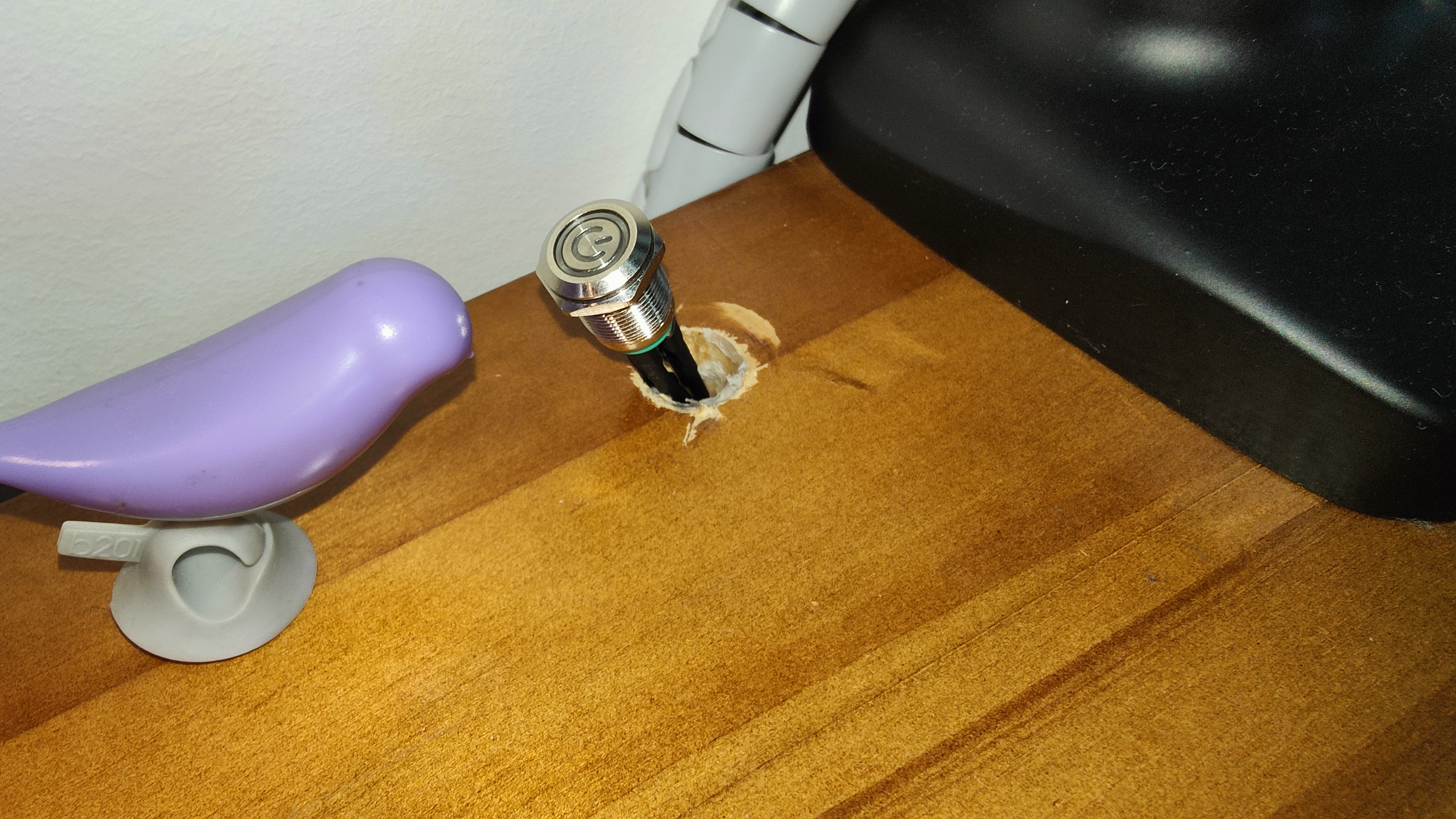 不用100元，手把手教你改造极简桌面，完全隐藏主机和线材