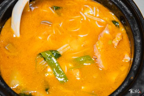 真的假的？万达清冷的夜市中，竟藏着踩点也要去吃的砂锅麻辣烫…