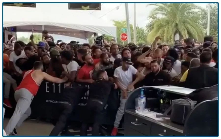 男孩一面墙，堪比一套房，成本几百块，月入超百万