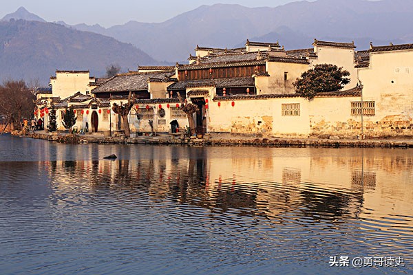 安徽风情一大怪，古宅大门朝北开，这是怎么回事？