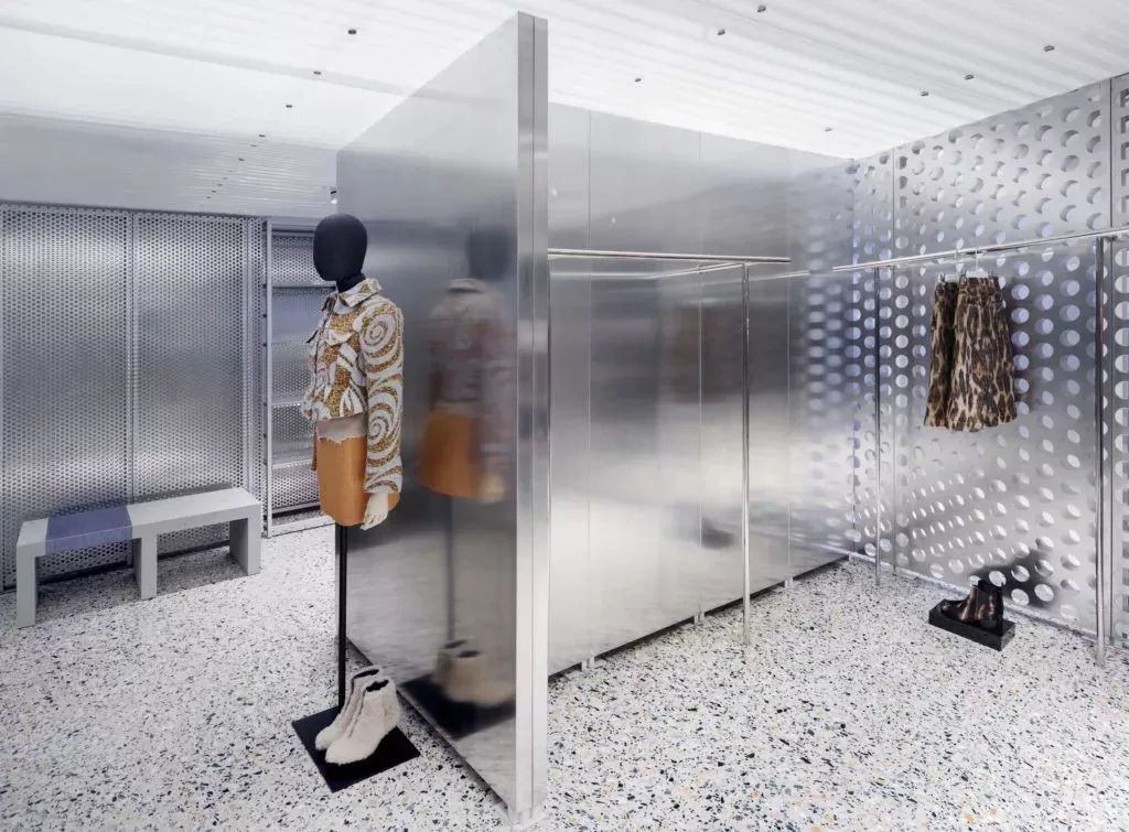 全球仅50多家店、年销售2亿欧元的Acne，门头竟然无LOGO？