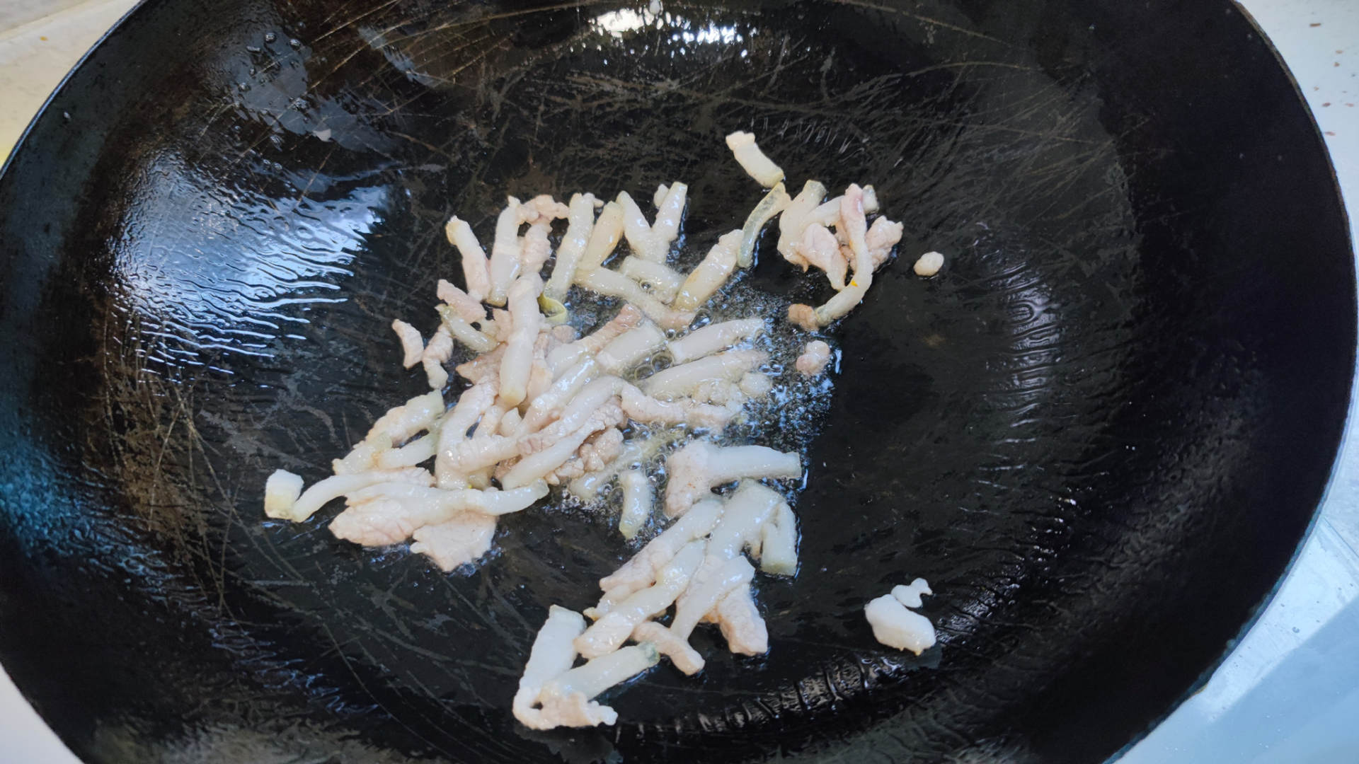 炒米线怎么不成一坨不粘锅,如何炒米线松散不粘锅