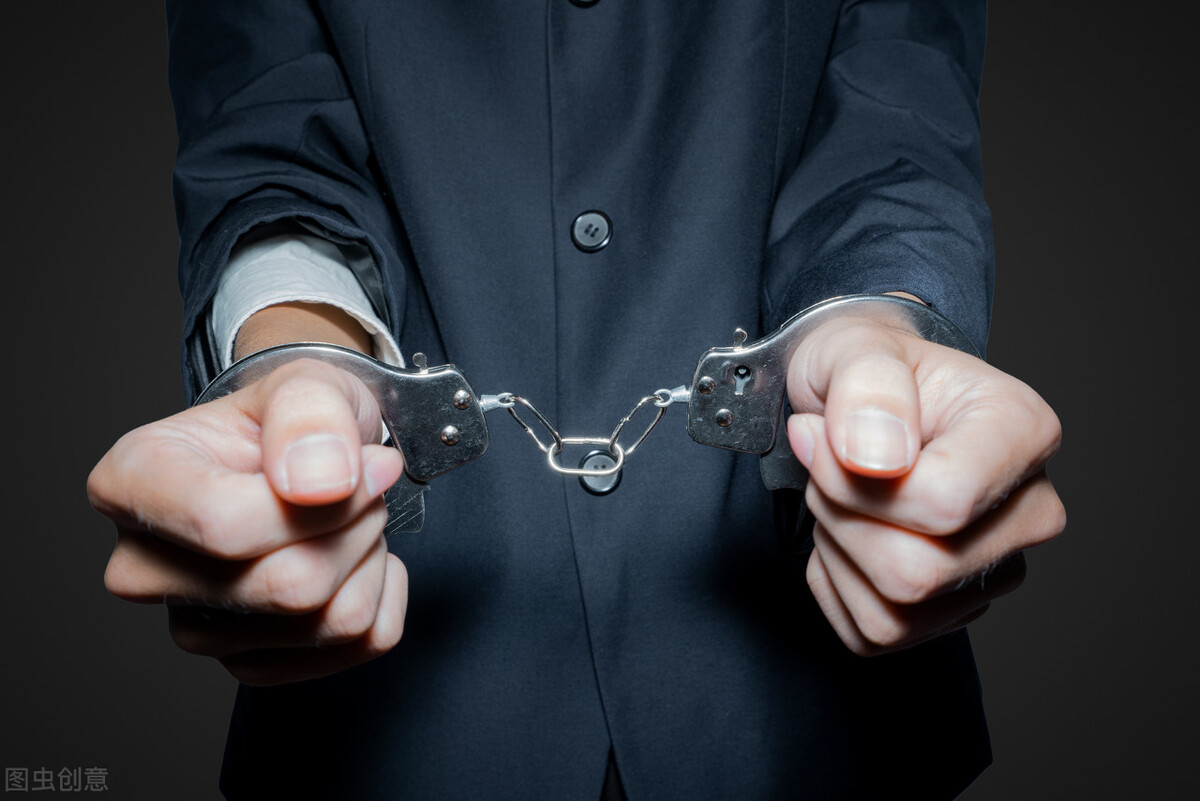 偷情别人老婆需要负法律责任吗,与别人的老婆同居需要赔偿吗