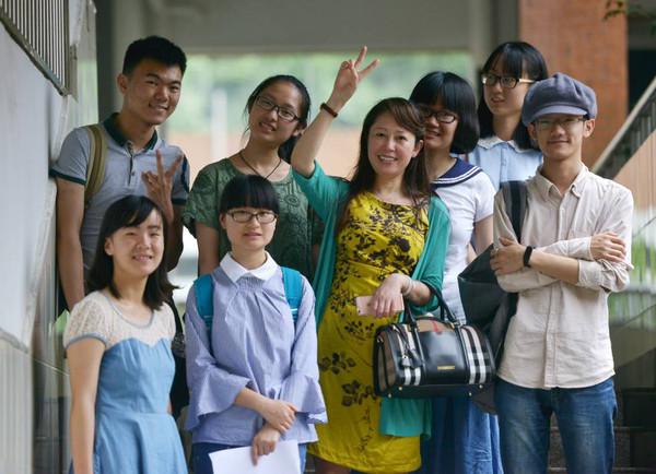 大学生活费给多少合适?大一学生:每月3000,大四学生:每月500