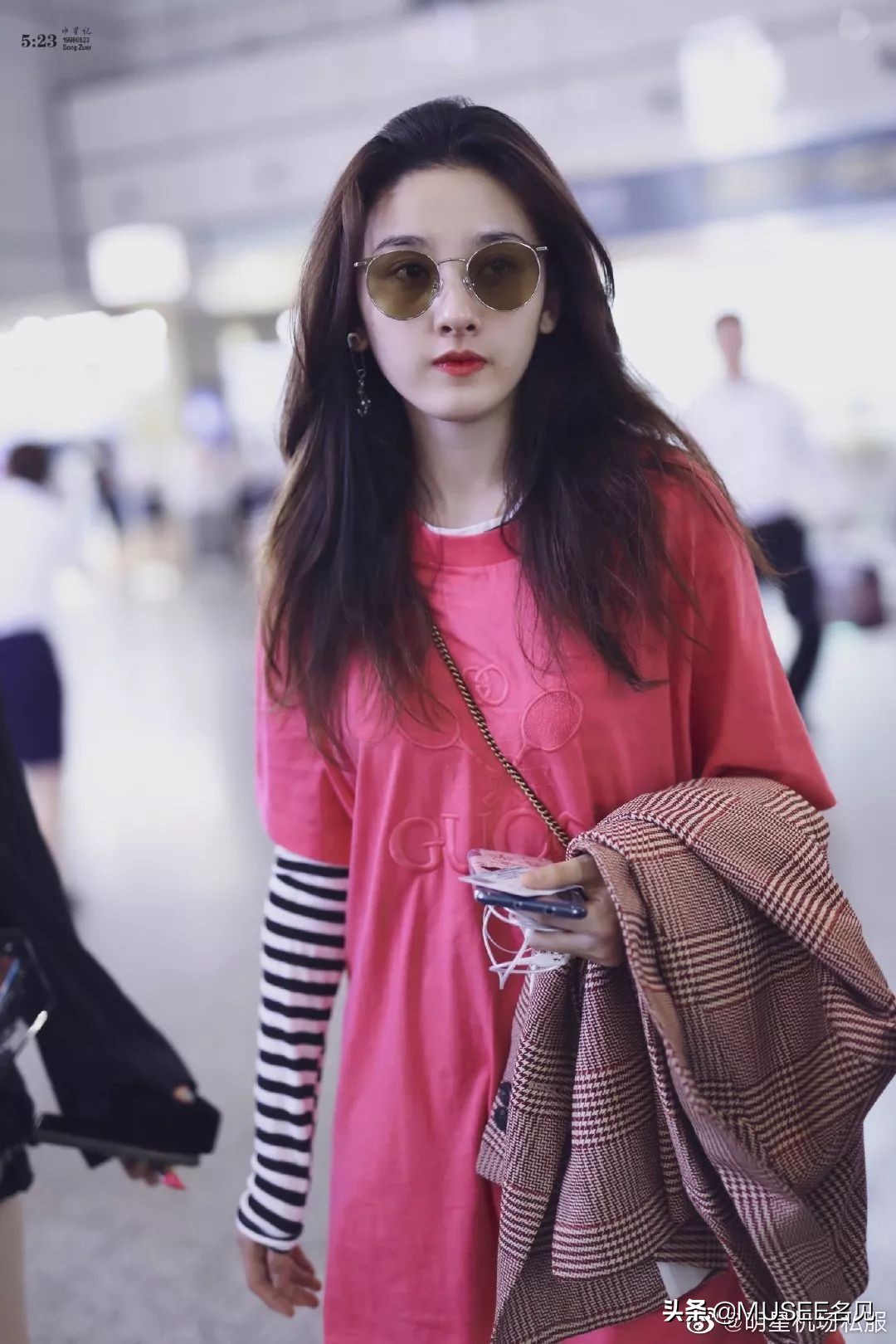 好看的人跟好看的人一起玩,为什么好看的女生都跟丑的在一起