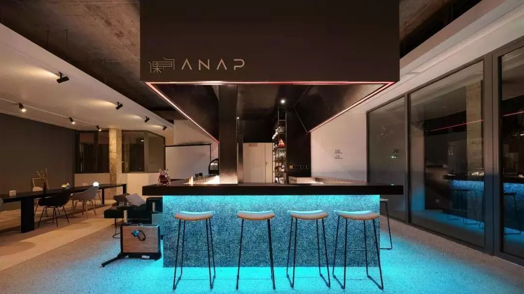 重回校园体验青春懵懂,重回校园体验大学生