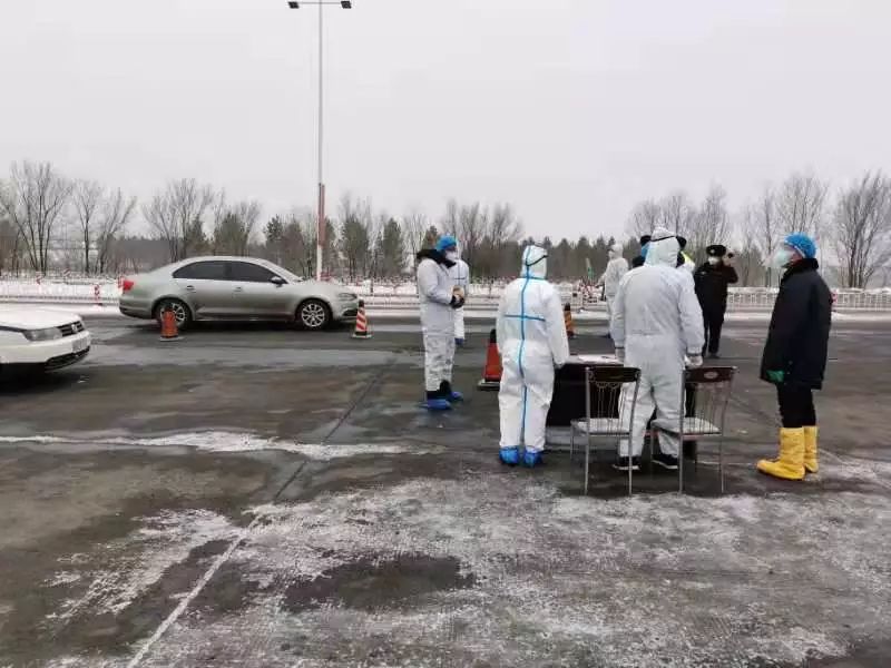 发挥基层党组织战斗堡垒作用抗疫,党组织战斗堡垒和先锋模范作用