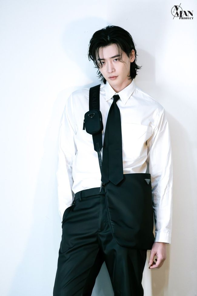 李钟硕整容电影,韩国明星服兵役李钟硕