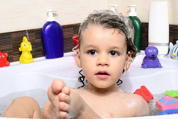 小孩头发稀疏发黄是缺钙吗,宝宝头发枯黄警惕缺锌