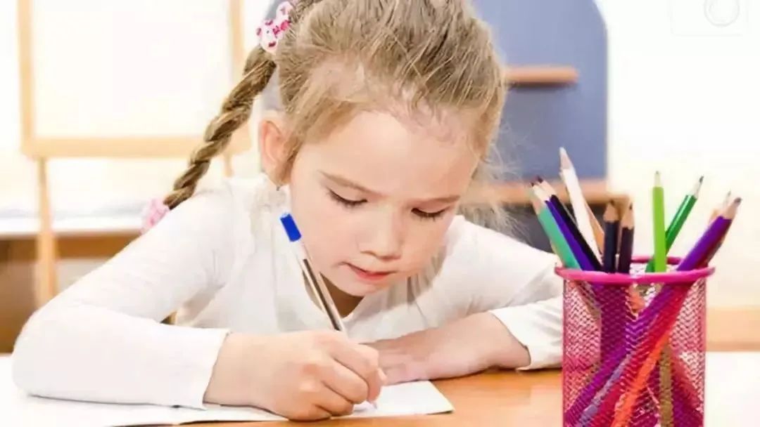 孩子握笔姿势不对写字不好怎么办,一年级学生握笔姿势不对怎么纠正