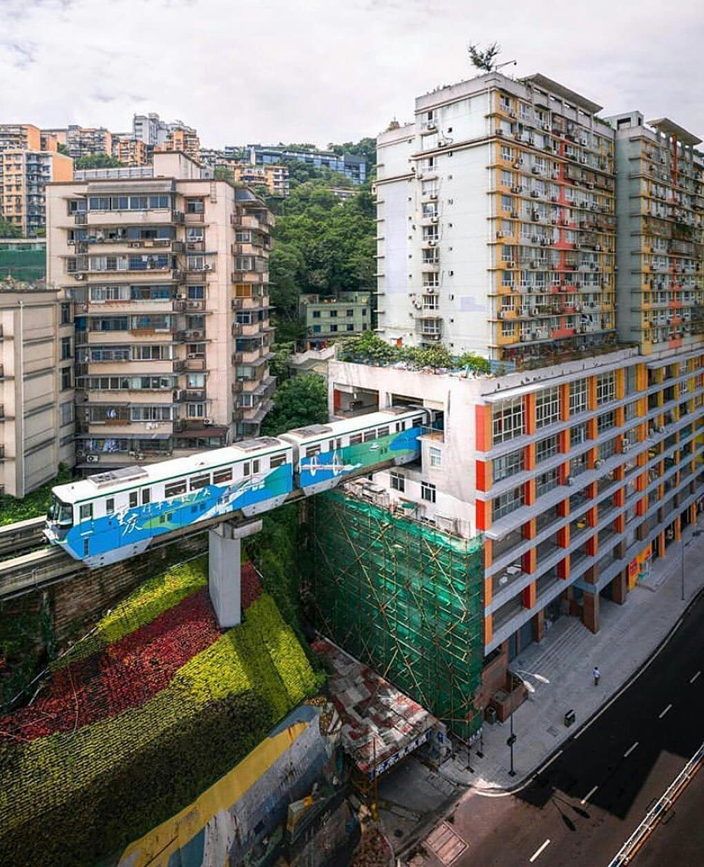 白天阿富汗晚上曼哈顿是什么意思,重庆为什么被称为曼哈顿