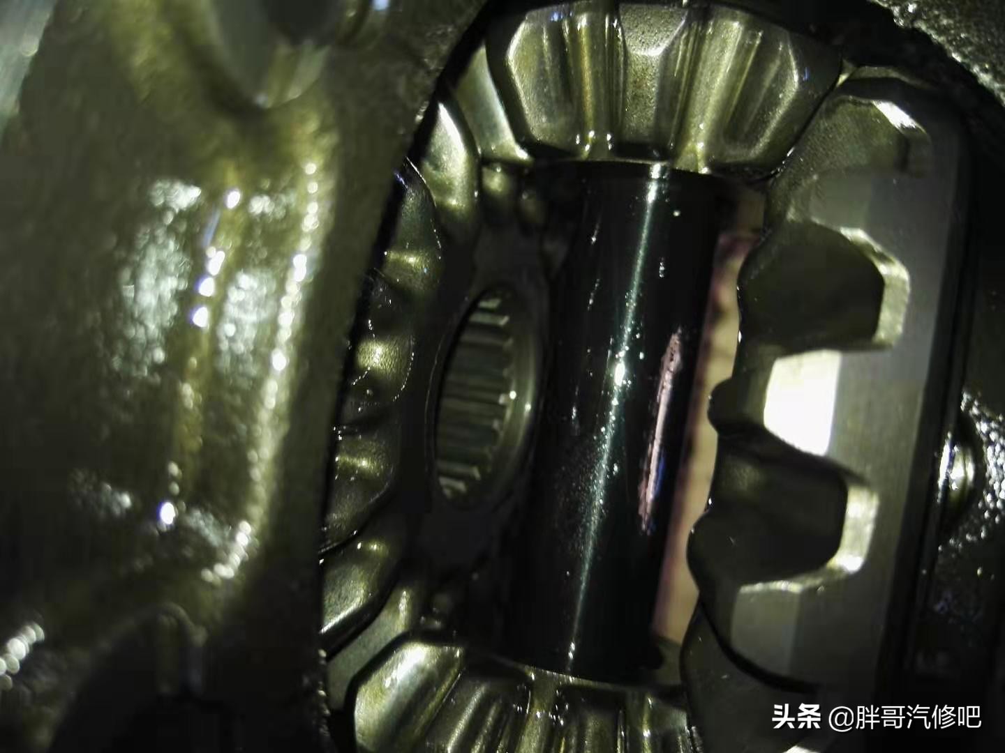 变速箱壳体损坏是维修还是换新,汽车变速箱壳破裂怎么维修