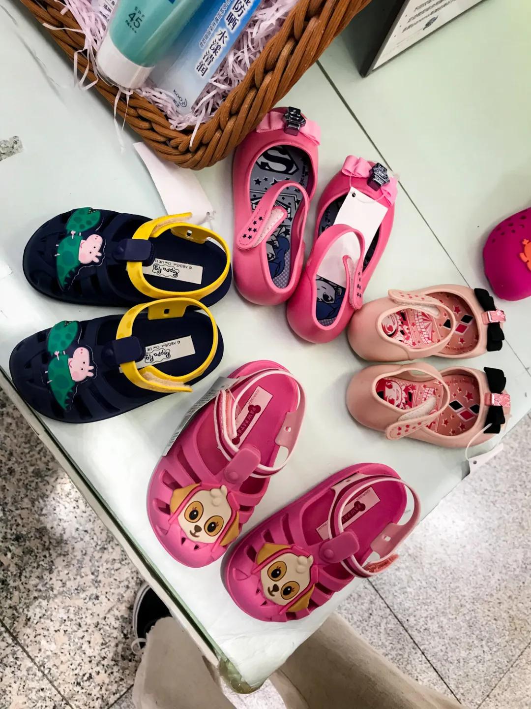 儿童哪一款凉鞋最好,哪个牌子的儿童凉鞋好穿推荐