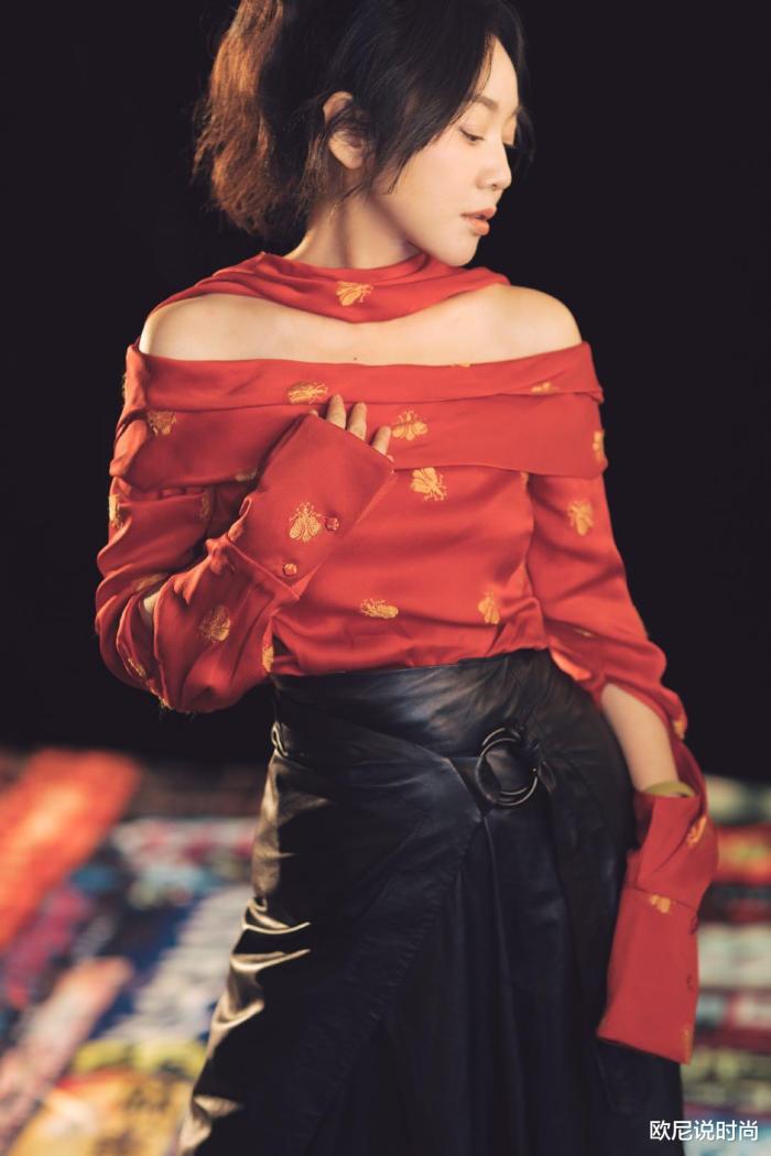 48岁闫妮的身材惊艳春晚,闫妮身材4k写真