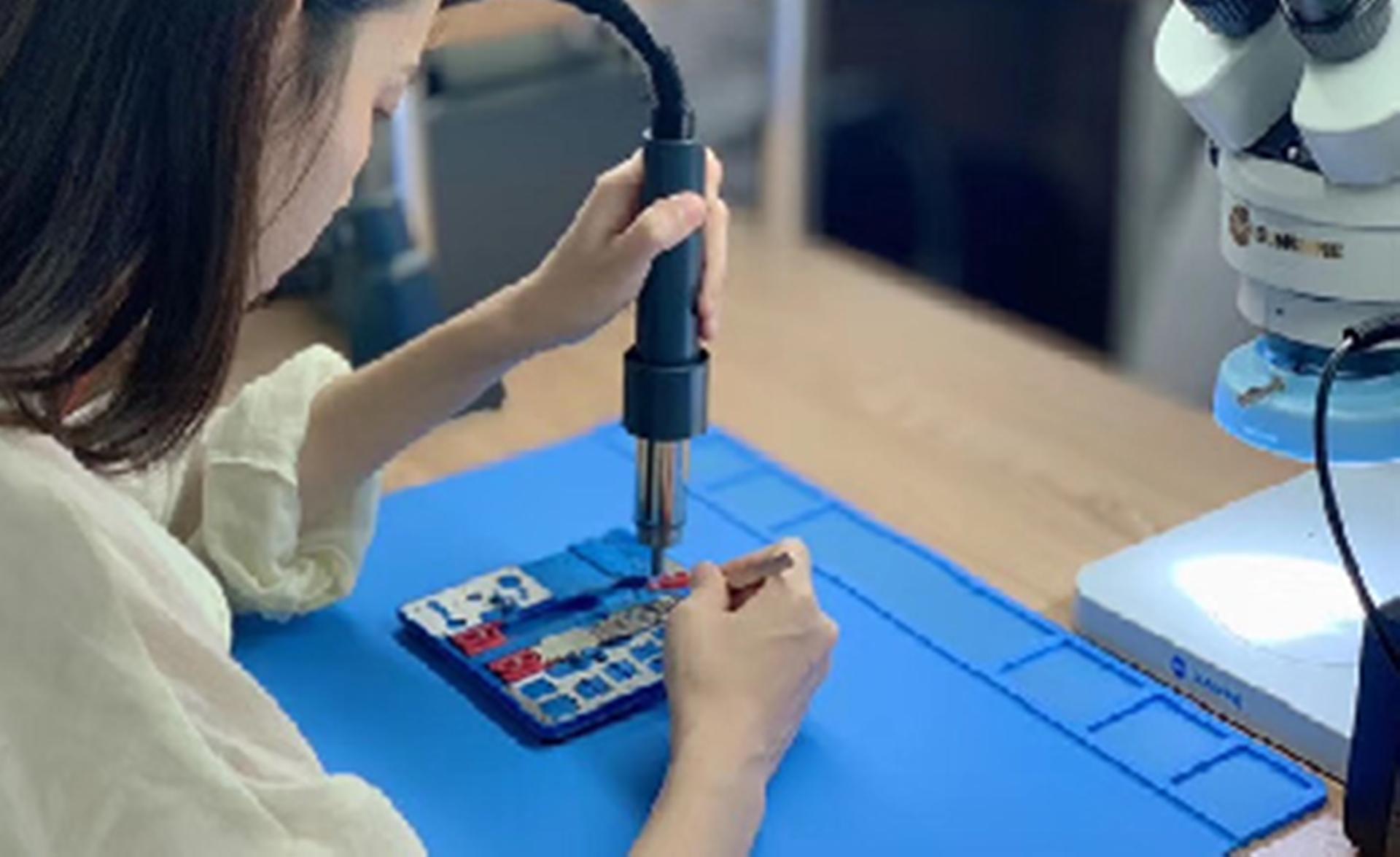 新人怎么入手机维修行业,想开手机维修店怎么样请师傅