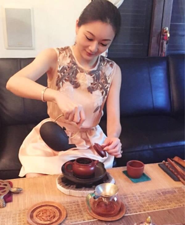 陈婷比张艺谋小多少岁,陈婷多少岁给张艺谋生孩子