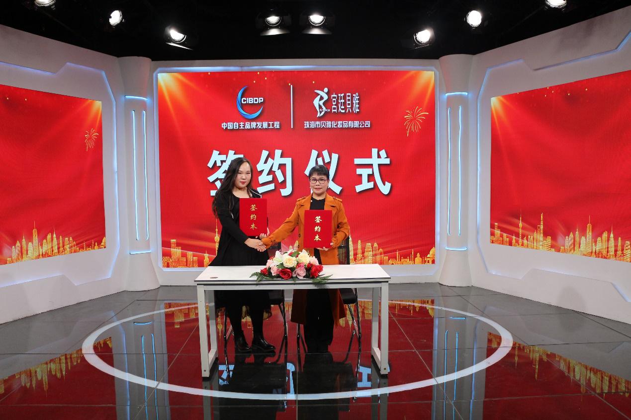 用专业守护你的美丽人生——专访香港贝雅董事长邓凤梅