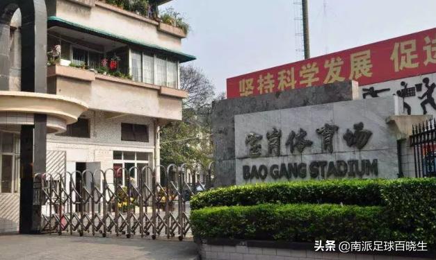 鑳″織鍐涗緺瀹㈣閲囪,渚犲琛岃皥璁虹煶鐮村ぉ