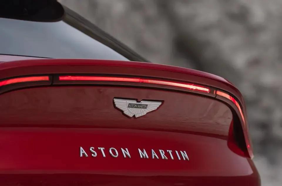 阿斯顿马丁vs兰博基尼suv,阿斯顿马丁suv和宾利suv