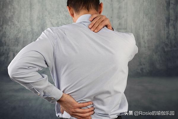 屁股肥大腿粗平躺怎么瘦,久坐腿粗臀下垂怎么锻炼