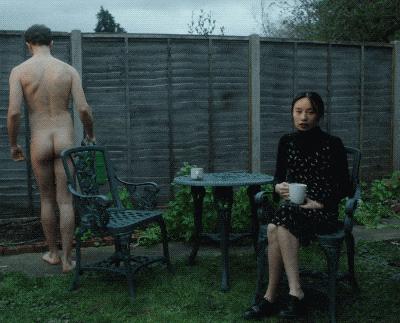 她用Tinder约异性拍裸照