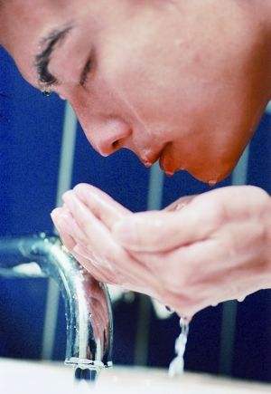 感冒鼻子不通气用什么喷雾剂,宝宝感冒了鼻子不通气小妙招