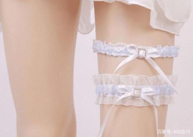 为什么动漫角色要在脖子上套狗绳,动漫里的人都戴着项圈