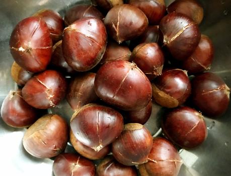 水煮板栗好剥壳怎么做,水煮板栗的正确方法煮多久