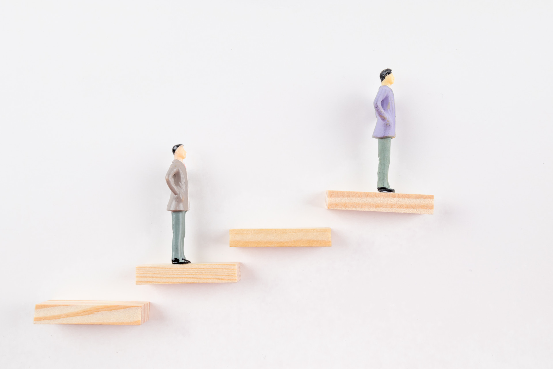 如何对付脸皮厚的同事蹭车,关系差的同事每天厚脸皮蹭车