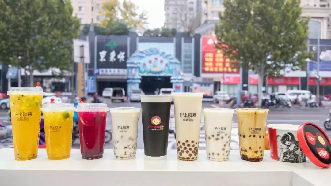 他用“小米模式”5年爆开1000+茶饮店！92%加盟店盈利！