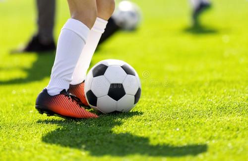 喜欢踢球就是一辈子的事,喜欢踢球的人应该每天都要干嘛