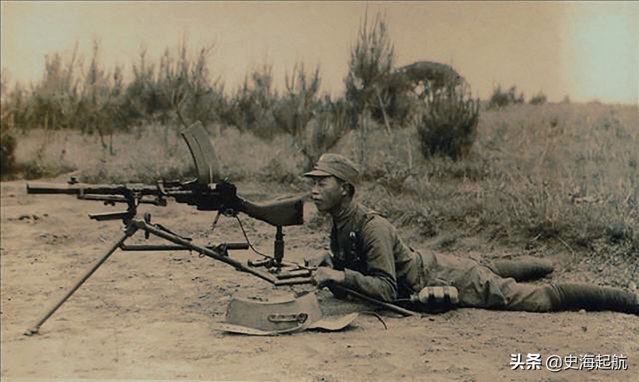 抗战时中国*队军***器武**照片：图3是国军的坦克，图6是国军的重机枪