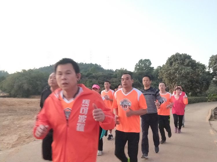 魅力深马，微马同行！六约微马助力深圳国际马拉松