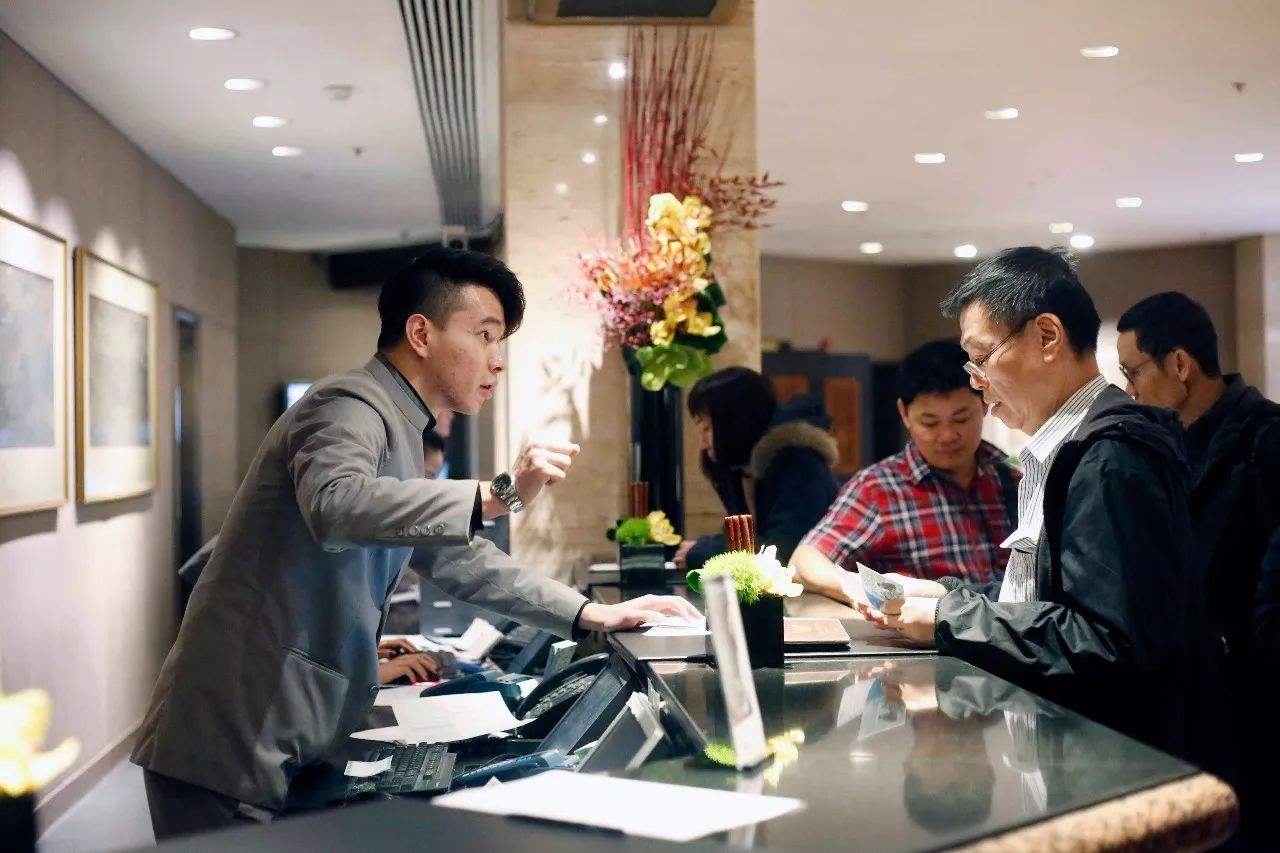 酒店差评点错了应该怎么回复客人,酒店服务态度差评怎么回复