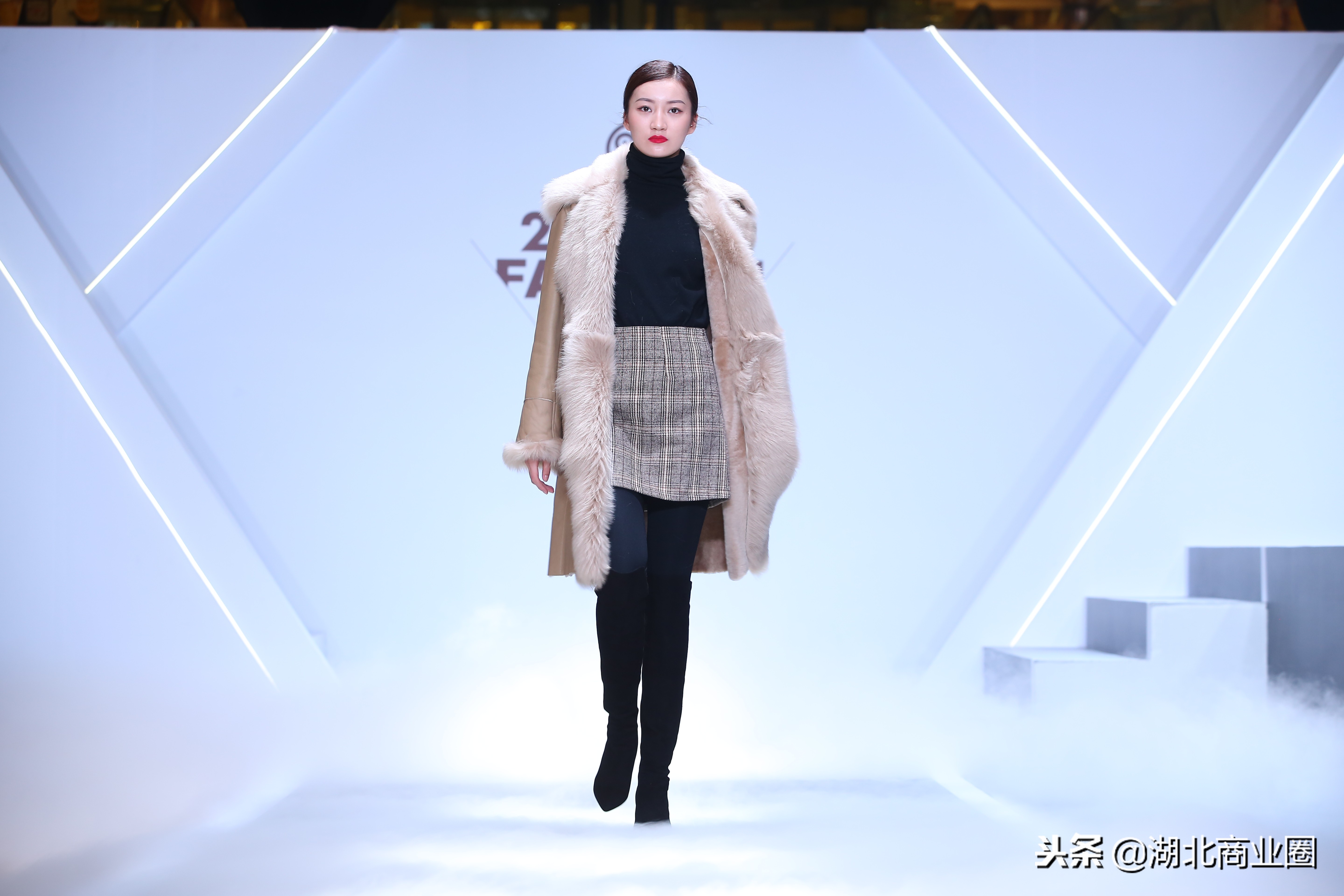 2015武汉国际时装周完美收官,武汉时装周闭幕传统服饰